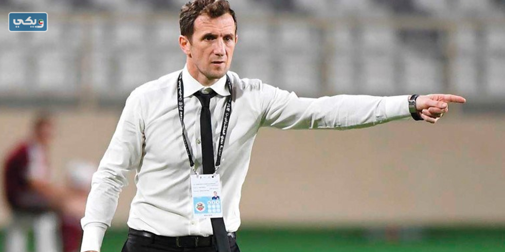 من هو مدرب منتخب الامارات