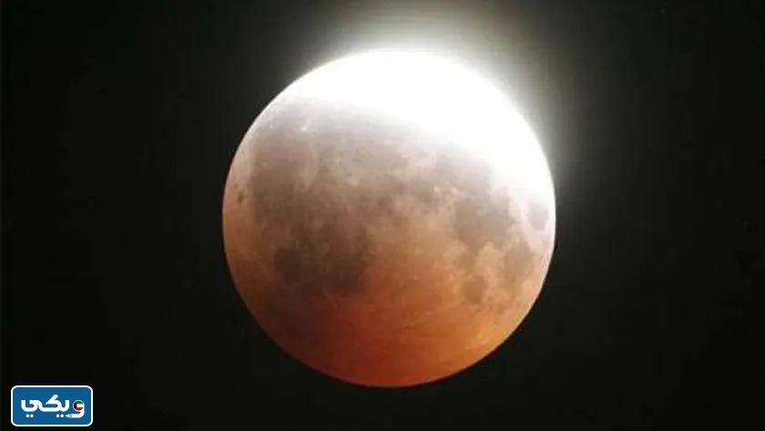 أي ساعة خسوف القمر في الكويت 2023