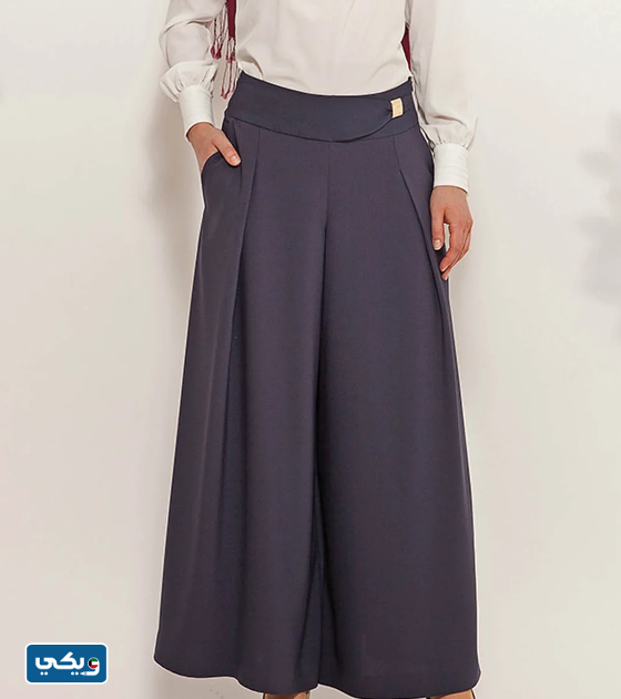 ملابس مدارس للمرحلة الإعدادية