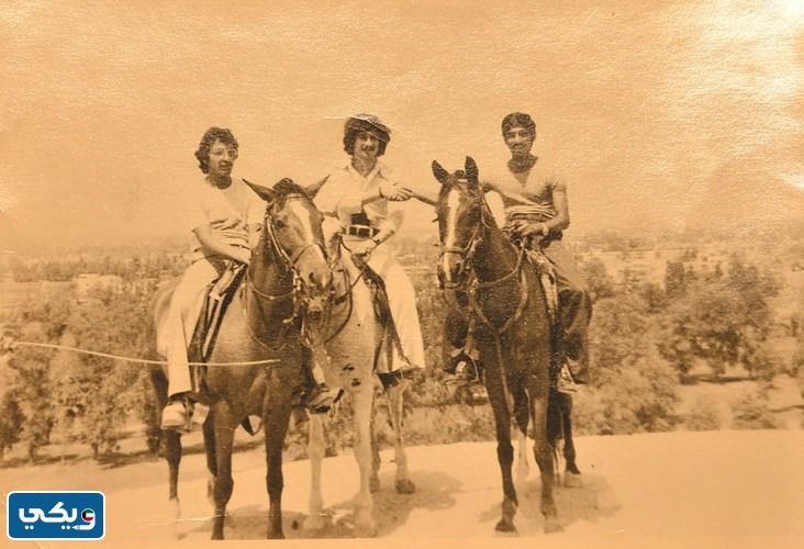 كم عمر احمد بدستور