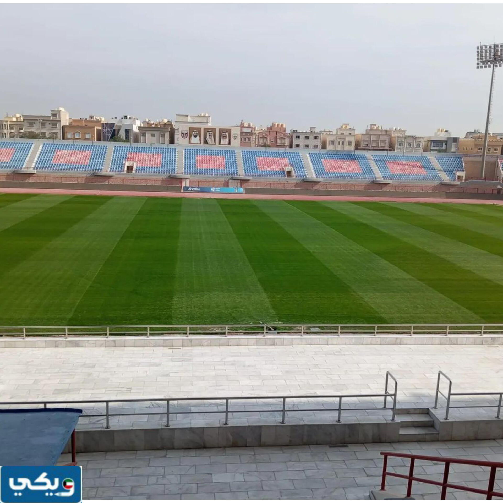 كم تبلغ مساحة ملعب علي السالم الصباح