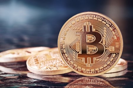 البيتكوين يتراجع بأكثر من 1% في شهر يناير